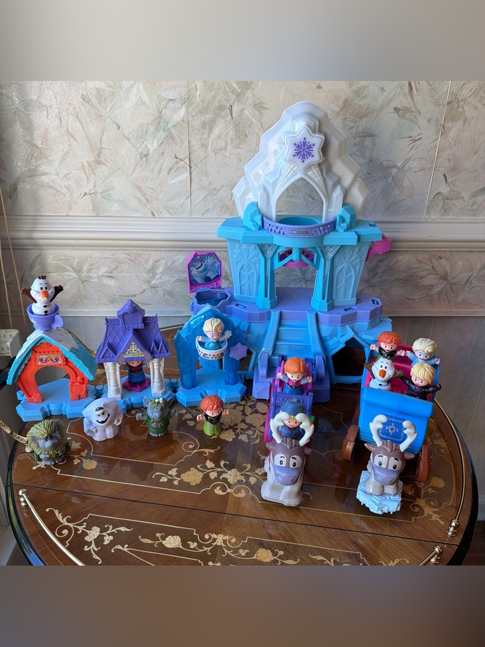 Massive Disney Frozen Little People Lot Castle Sled
Sven Figures Olaf Anna Elsa